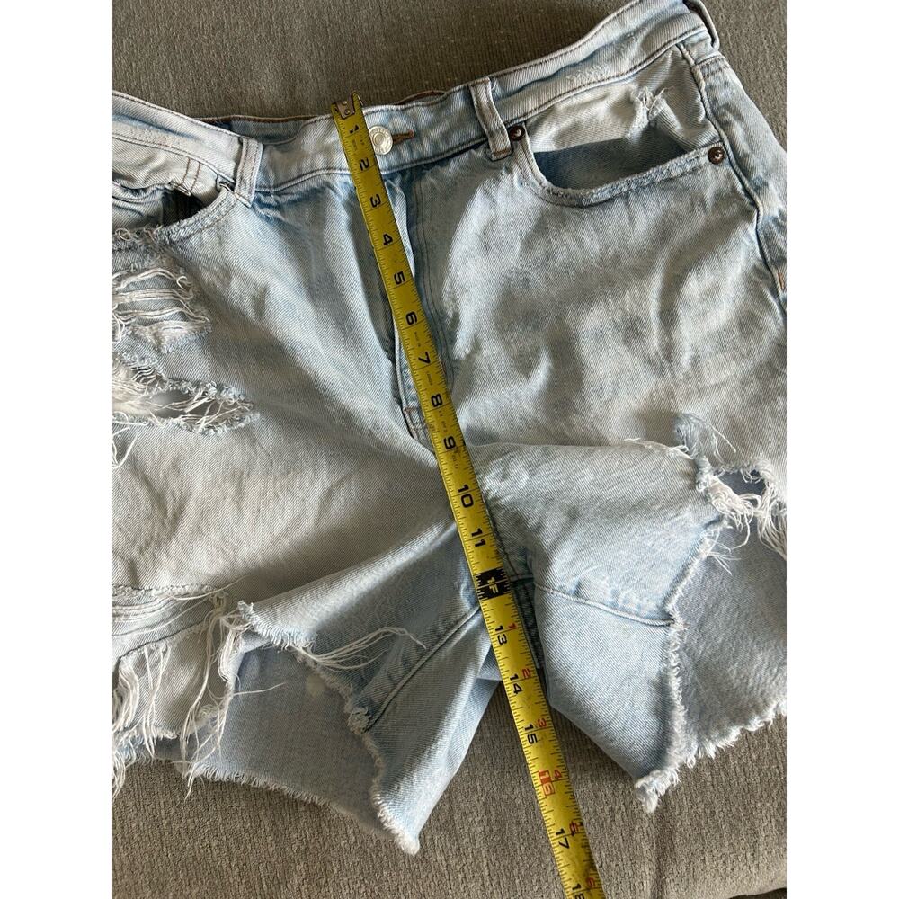 American Eagle Baggy Mom Denim Short 12 Ripped Light Wash - Picture 15 of 16